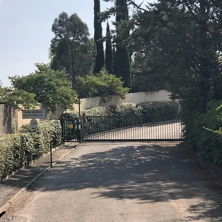 Appt T2 Refait A Neuf - Vue Dans Avec Piscine Mandelieu-la-Napoule
